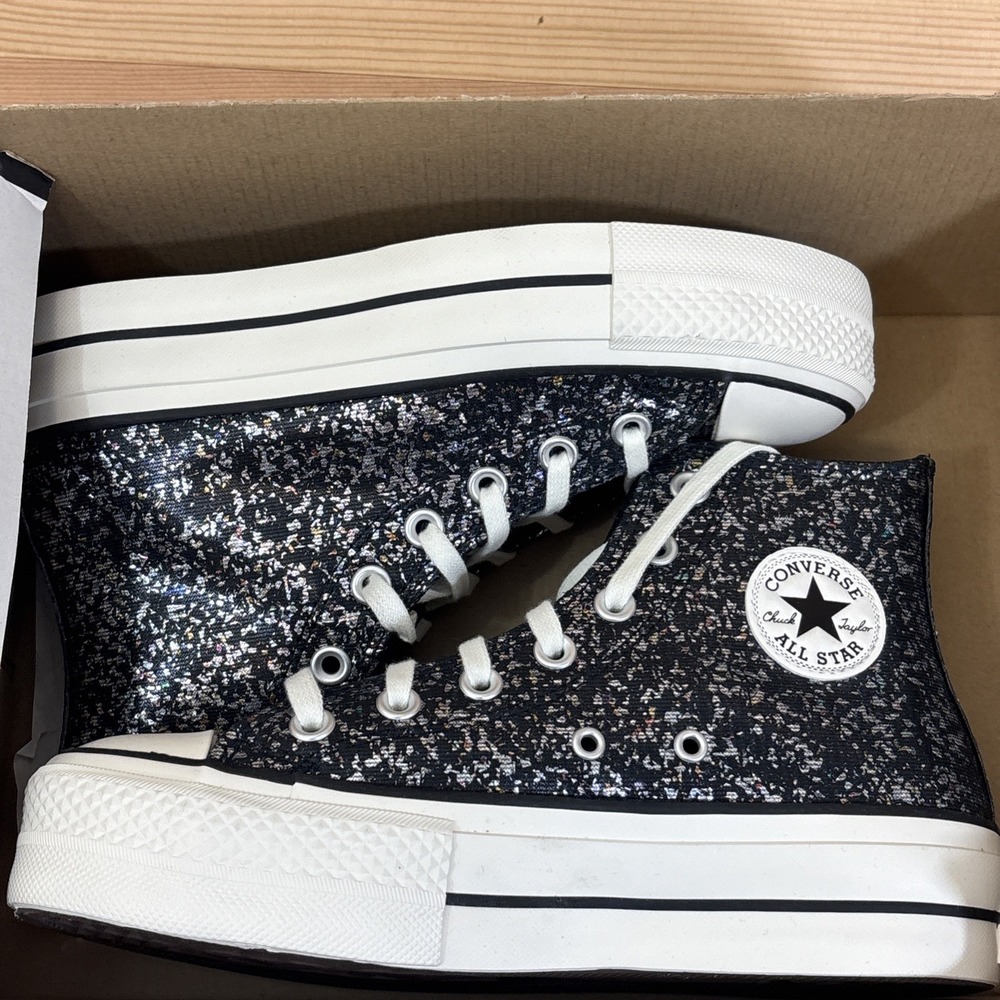 CONVERSE Women's Into The Void Chuck Taylor All Star Platform Sneakers Sz 6